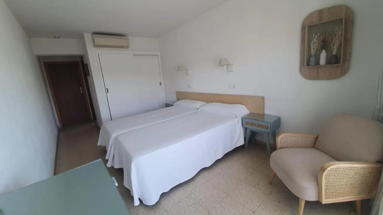 Guest house Hostal Roberto Palma Nova
