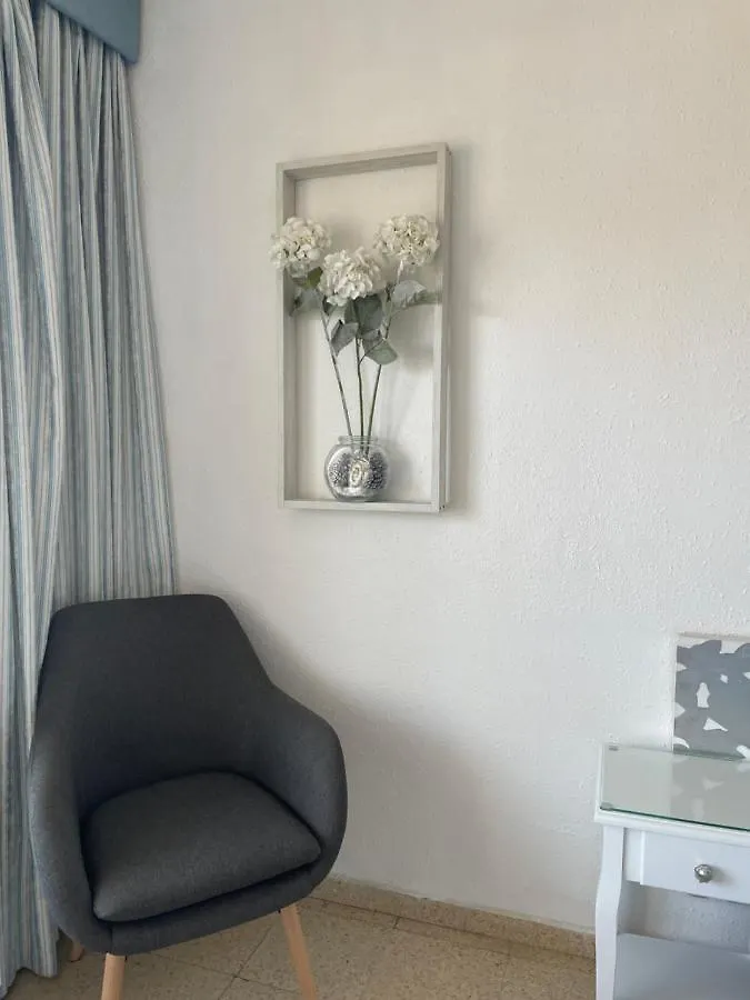 Guest house Hostal Roberto Palma Nova