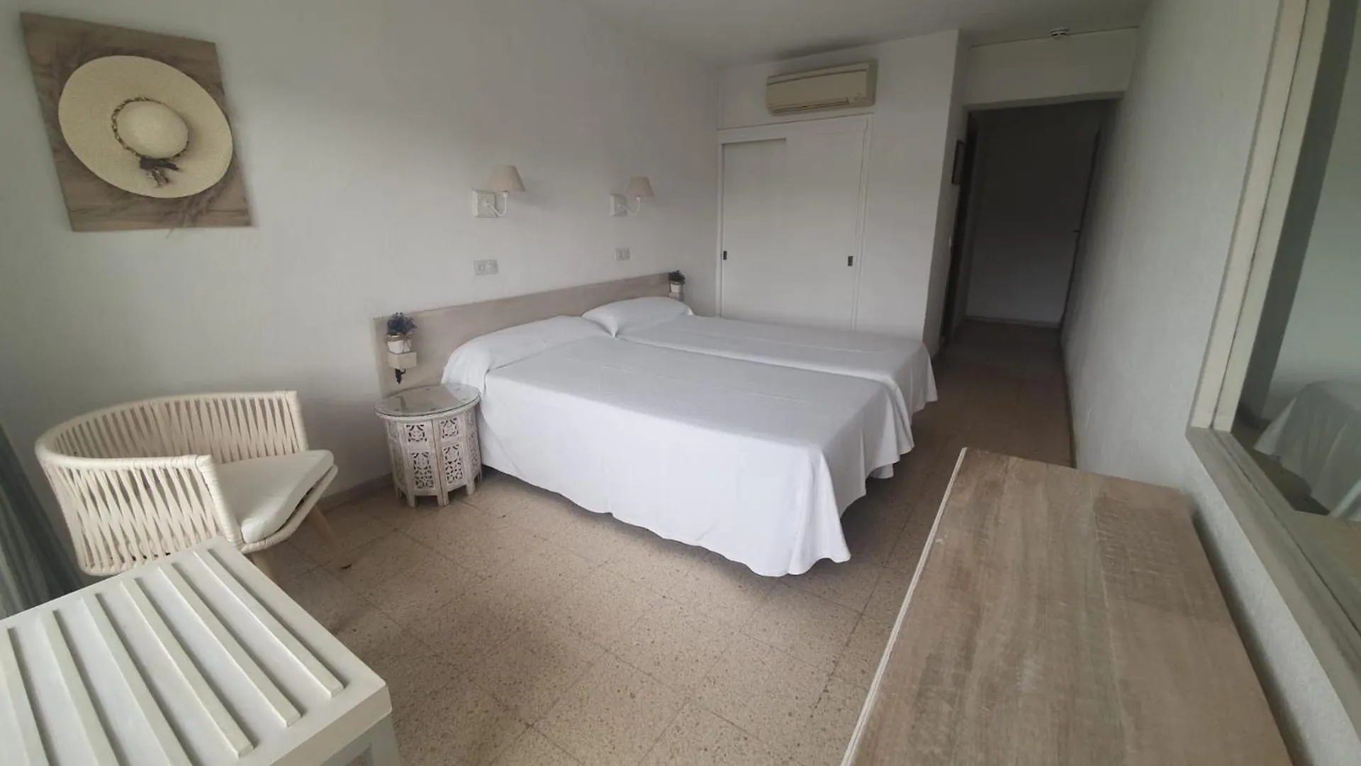 Guest house Hostal Roberto Palma Nova