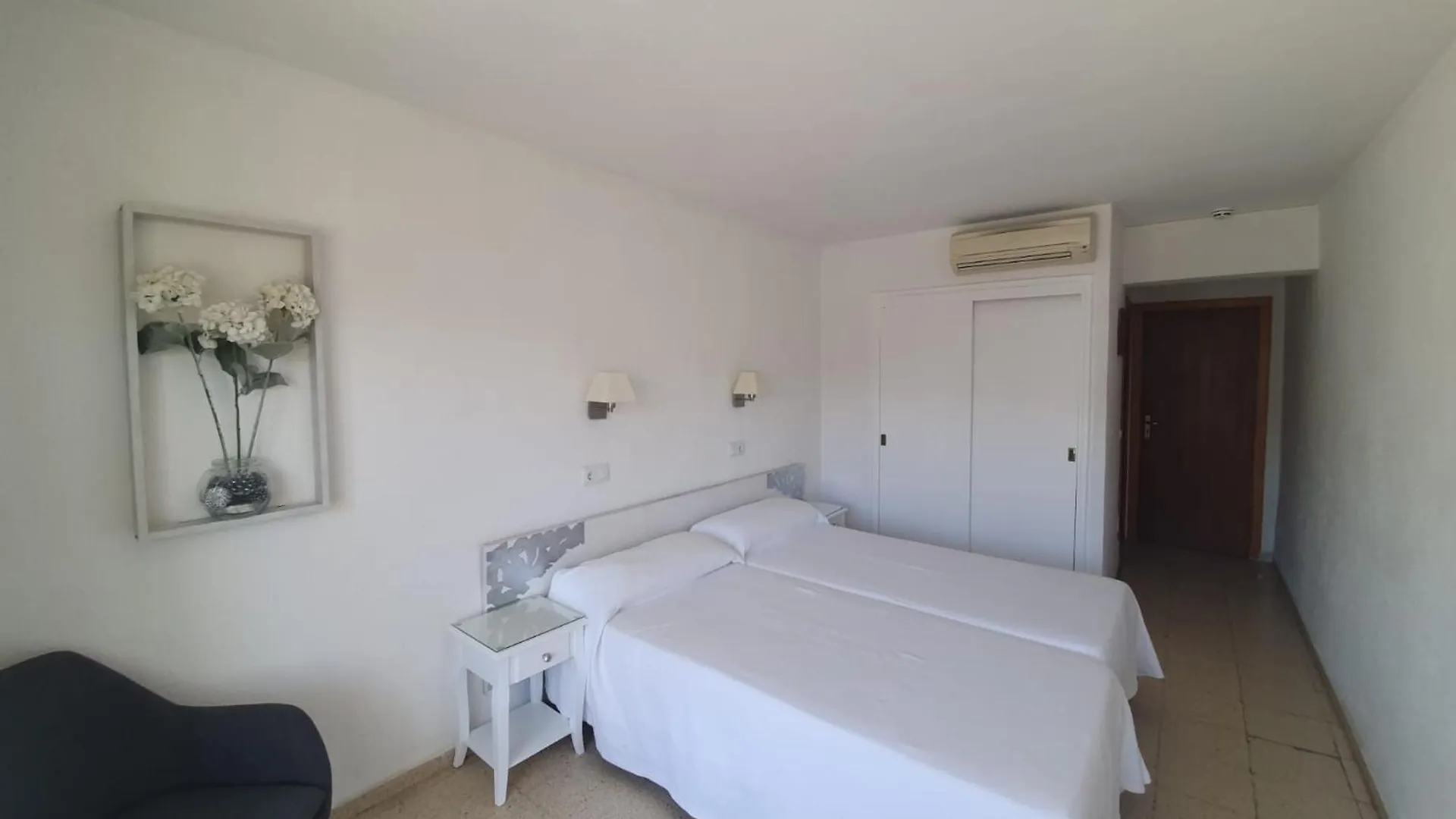 Hostal Roberto Palma Nova  2*, Palma Nova (Mallorca) Spain