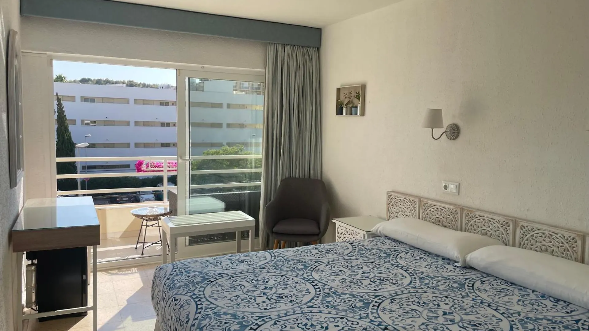 Hostal Roberto Palma Nova  Guest house