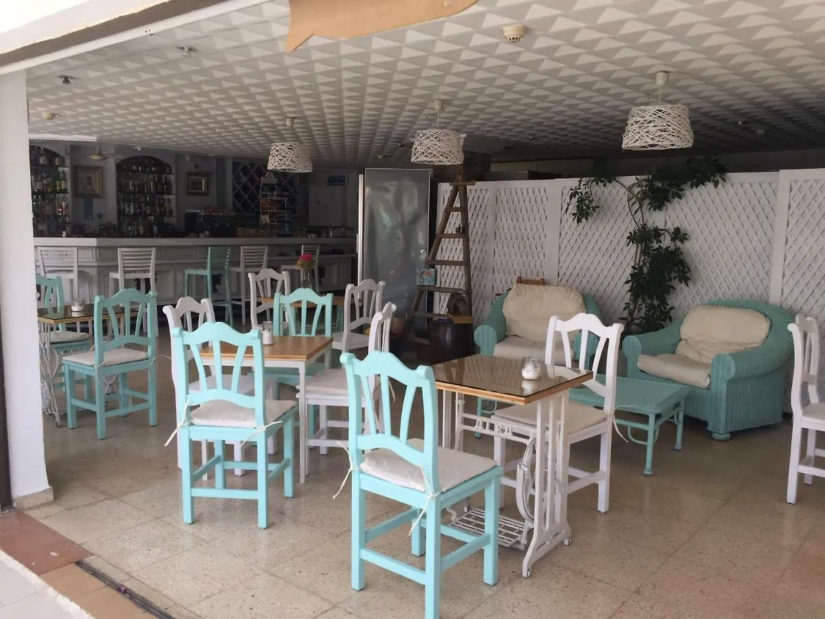 Hostal Roberto Palma Nova  Guest house