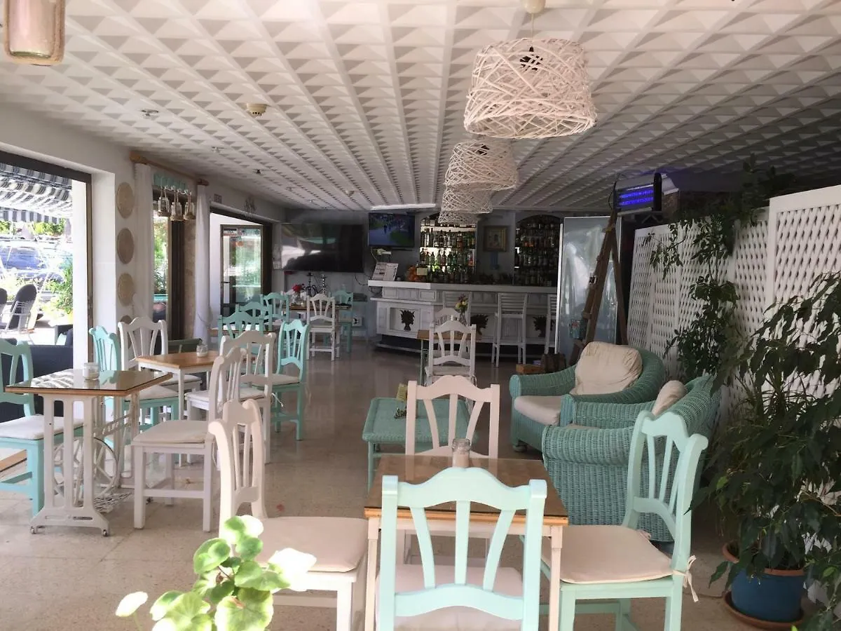Guest house Hostal Roberto Palma Nova